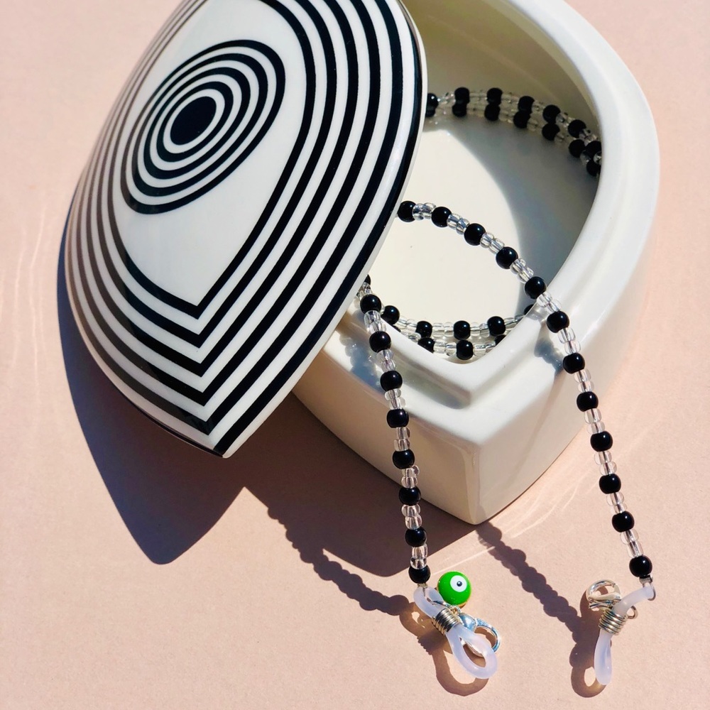 The charm offensive beaded Mask Chain 😷🧿📿